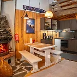 Lodge Slopeside Luppo - Original Log Cabin, Sauna, 100m *