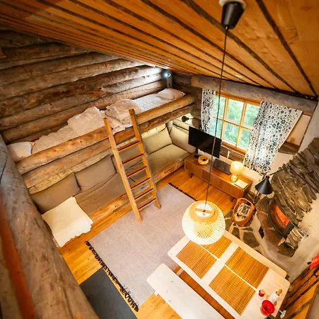 بيت خشبي Slopeside Luppo - Original Log Cabin, Sauna, Ski 100M Pyhätunturi