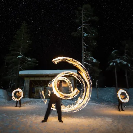 Slopeside Luppo - Original Log Cabin, Sauna, Ski 100M بيت خشبي *