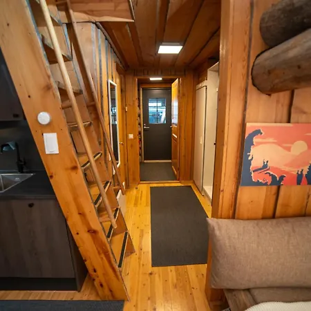 Slopeside Luppo - Original Log Cabin, Sauna, 100m 山林小屋 普哈圣山