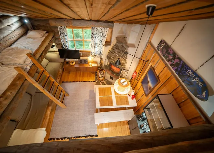 Alojamento de Turismo Selvagem Slopeside Luppo - Original Log Cabin, Sauna, 100m *